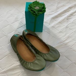 Olive green tieks